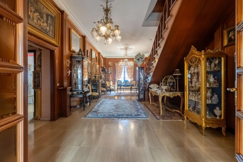 A stately home with character — photo 9