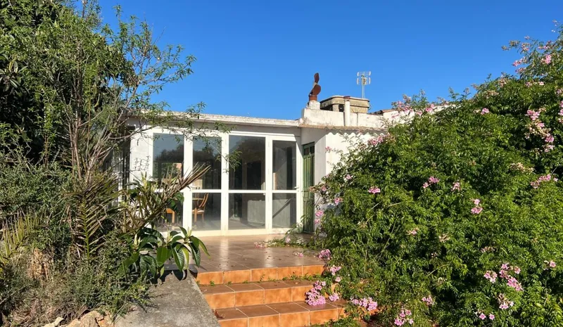 Country house with pool — photo 1