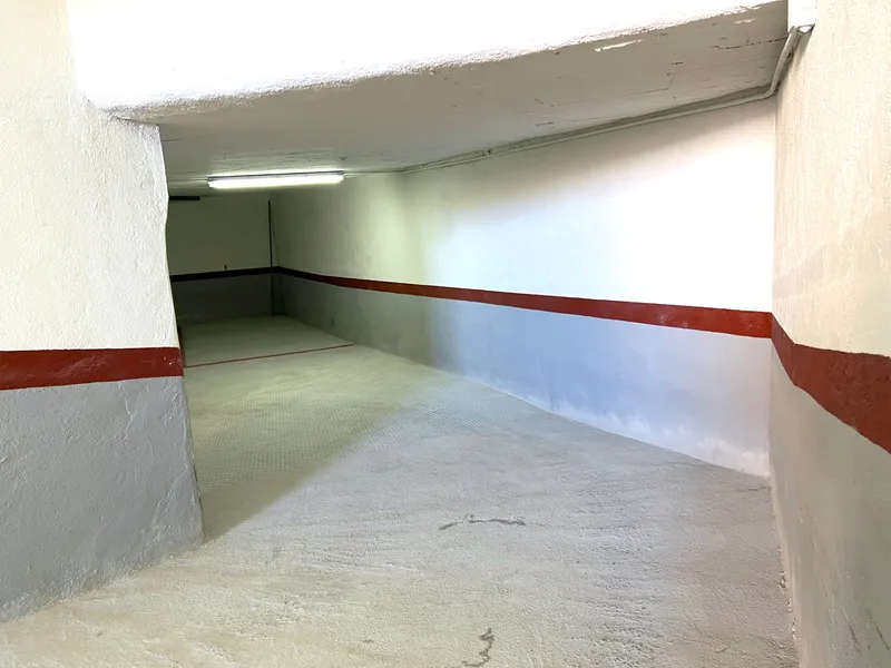 Parking space in La Salle area — photo 5