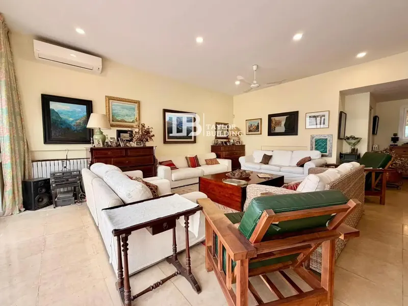 Taylor Building presents this incredible property located in Santa Ponsa, Calvià, Balearic Islands, on the first line of the sea. A spacious and versatile penthouse — photo 6