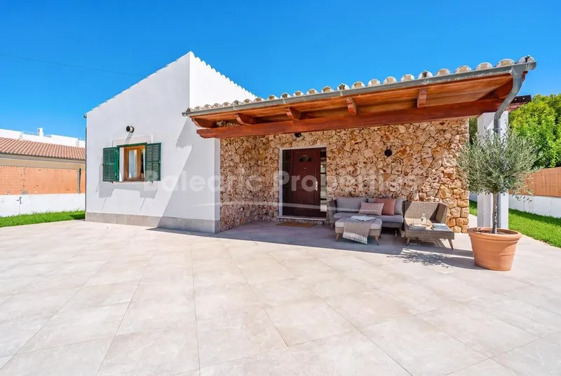 Charming single-story villa near the beach for sale in Puerto Alcudia, North Mallorca — photo 2