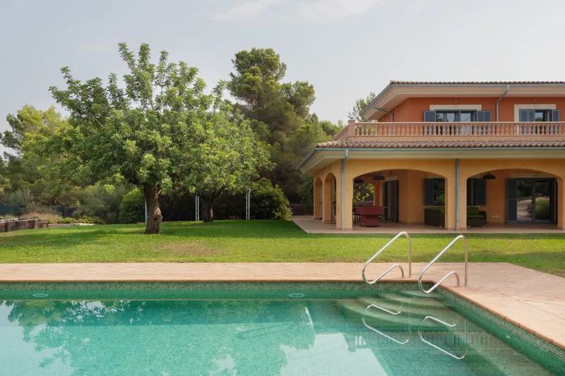 Elegant villa with pool in exclusive Santa Ponsa — photo 1