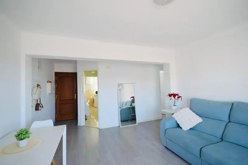 Discover this cozy and bright fifth-floor apartment of 75 m², a home with great potential and a comfortable, functional layout. It has 3 — photo 1