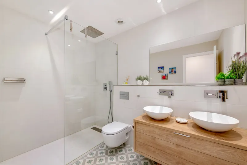 Apartment with large patio and high ceilings near Santa Catalina market — photo 11