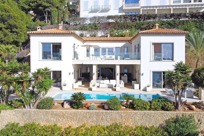 Representative luxury villa in an excellent location with breathtaking views — photo 4