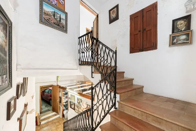 Town house with patio to refurbish for sale in the old town of Pollensa, North Mallorca — photo 3