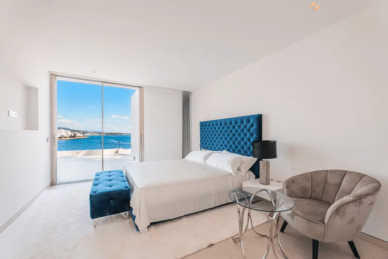 Elegant Seafront Villa in Cala Vinyas — photo 10