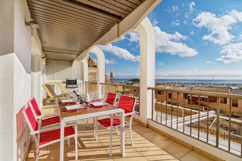 Frontline apartment with panoramic sea and marina views — photo 1