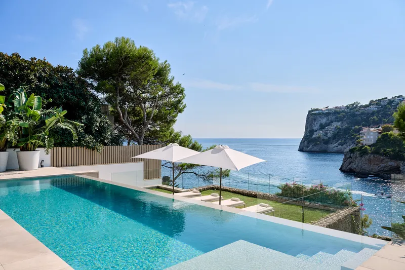 Design chalet on the first line of the sea in Puerto de Andratx - Marcel Remus Real Estate — photo 1