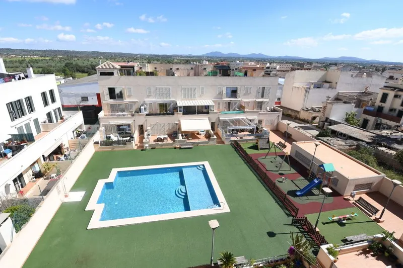 Apartment with communal swimming pool and private garage in Campos — photo 1
