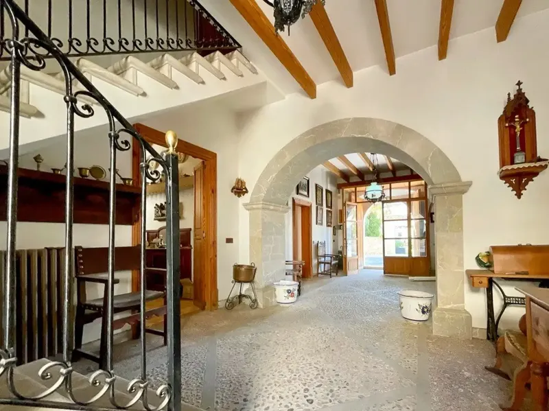 We are pleased to present the most emblematic house in the village of Mancor de la Vall, located in the very center — photo 8