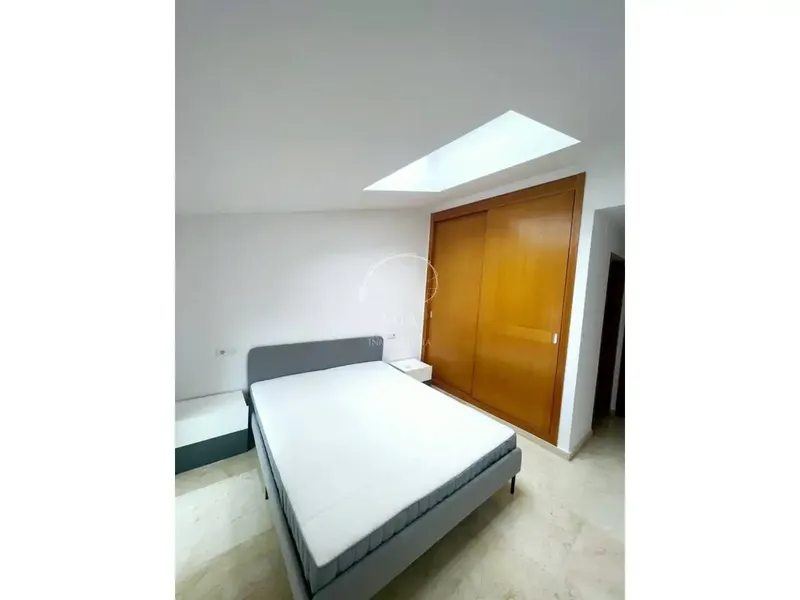 Mía inmobiliaria te presenta este exquisito ático, en alquiler, situado en el centro histórico de Palma, a solo unos pasos de Plaza de Cort. — photo 10