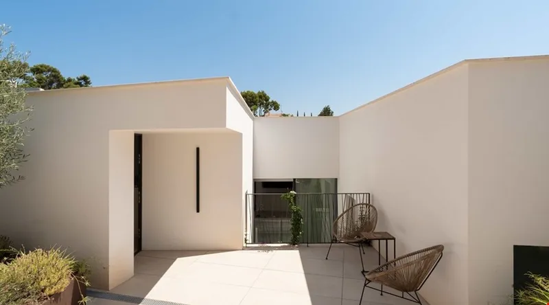 Contemporary five-bedroom villa with pool and sea views in Costa d’en Blanes — photo 4