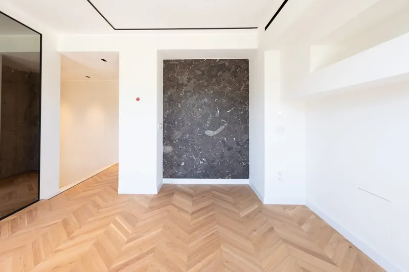 Elegant Fully Renovated Duplex — photo 6