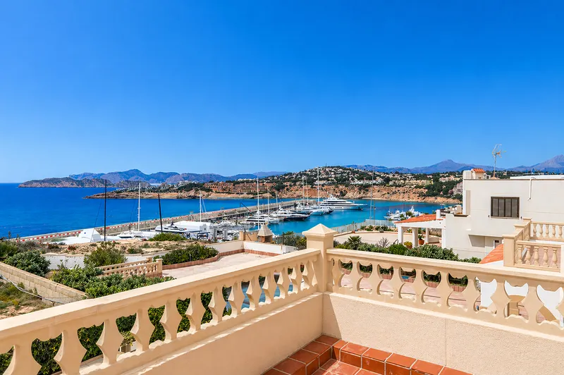 Villa on the first line of the sea in Port Adriano — photo 2