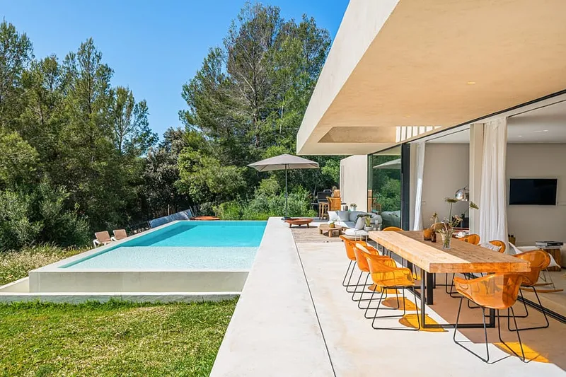 Stylish villa with a unique design — photo 3