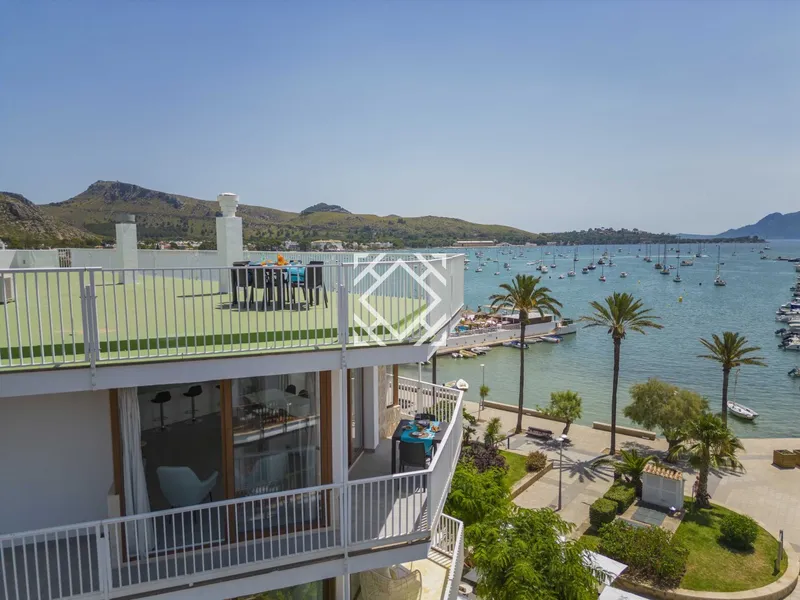 Luxury first line apartment with holiday license in Puerto de Pollensa, Mallorca — photo 11