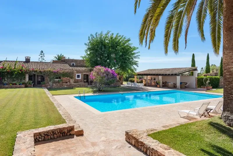 Unique estate for sale in Santanyí, a short distance from the Cala Mondragó Natural Park, in a quiet and private setting. — photo 2