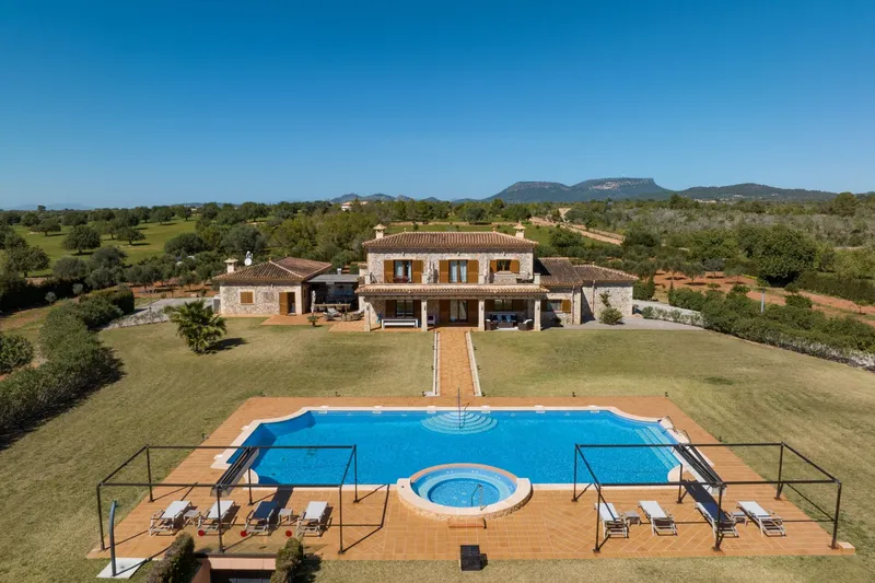 Spacious finca with holiday rental licence and panoramic views near Llucmajor — photo 1