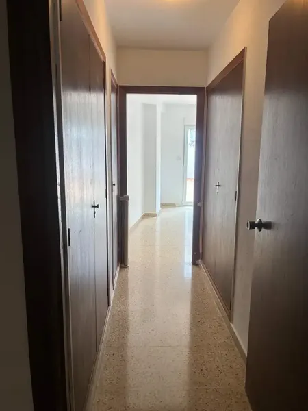 We present this spacious apartment in the coveted Plaza de Toros area, ideal for those looking for a project to their measure. The property has — photo 9