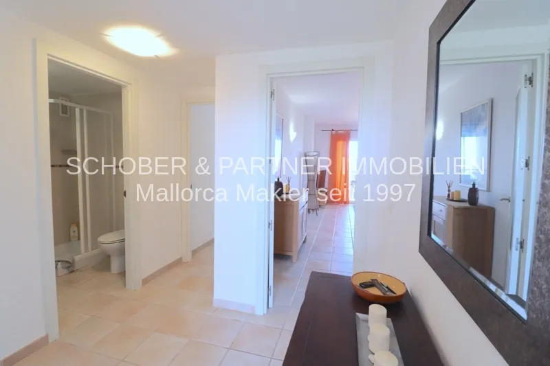 Modern apartment with 2 bedrooms and sea views — photo 12