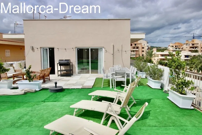 Cala Millor: Modernised penthouse flat close to the beach with 180 m2 mega terrace and sea view — photo 2