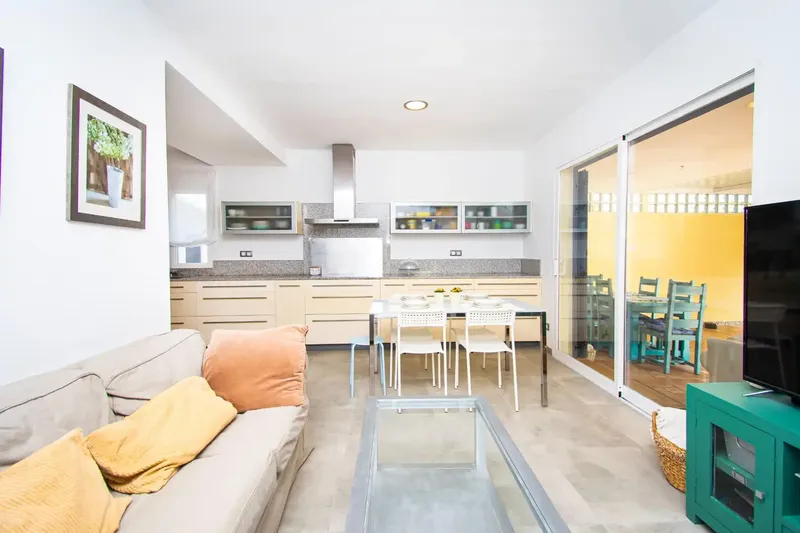 We present this elegant detached chalet in Peguera, Calvià, completely renovated, combining style, comfort and privacy in a — photo 11