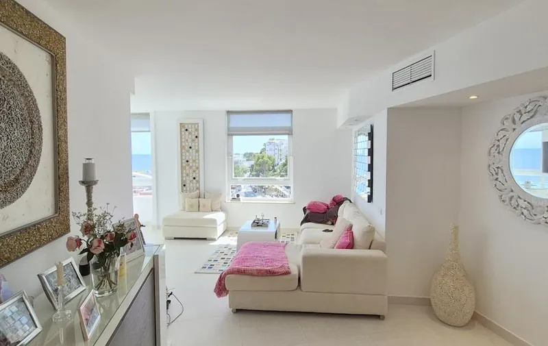 Front line 2 bedroom modern apartment with sea views — photo 7