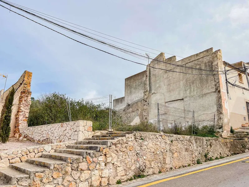 Corner plot in a prime location in Felanitx — photo 1