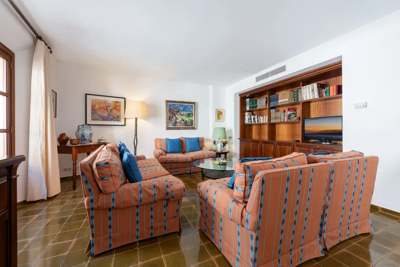 Magnificent village town house with patio and large garage located in the heart of Pollença, the old town — photo 4