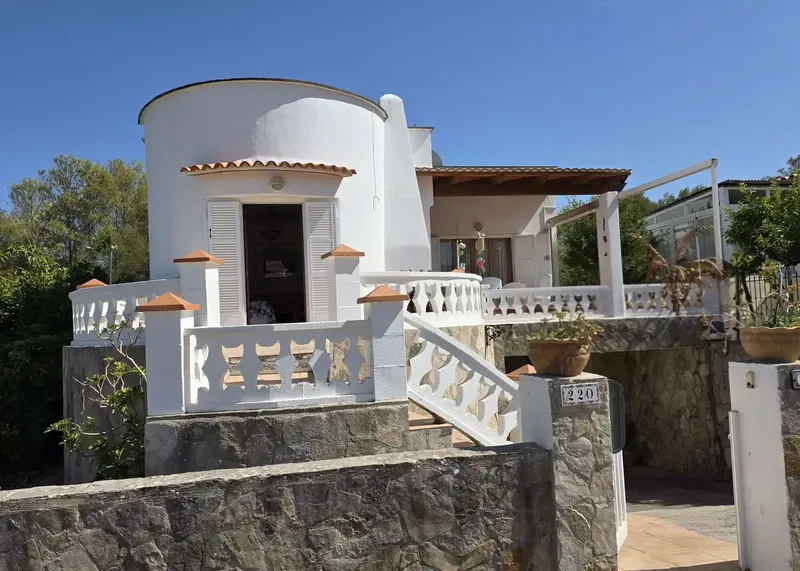 En una preciosa, tranquila y protegida zona residencial de la pequeña localidad costera de Son Serra de Marina se encuentra esta encantadora — photo 4