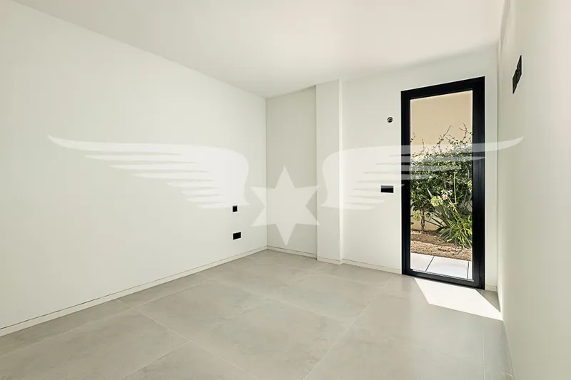 Palma: Modern apartment with garden and harbor view — photo 12