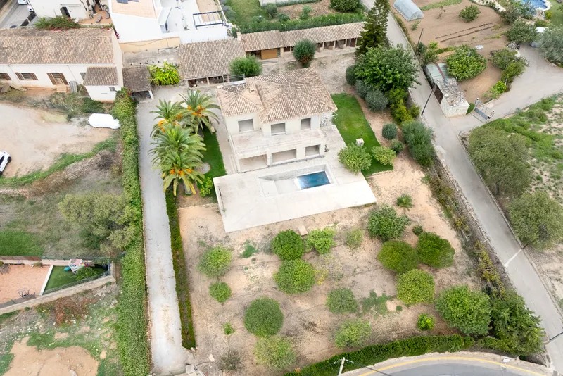 Villa in Andratx - Front view of the house with pool — photo 2