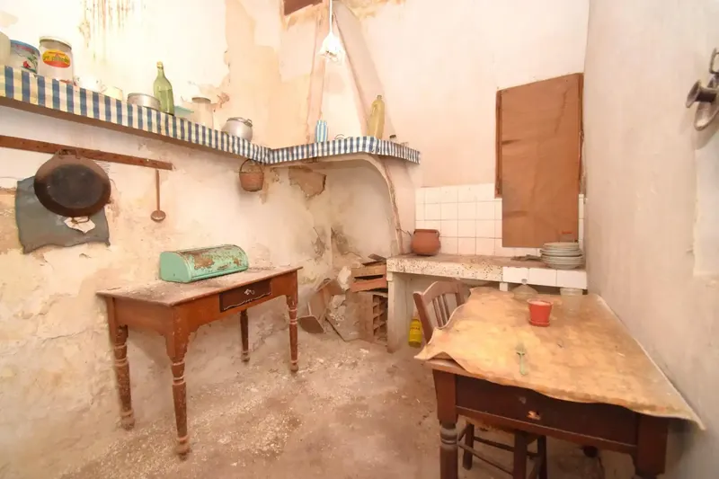 Interesting house for total renovation of 270 m² built in the old town of Muro, just a minute's walk from the — photo 10