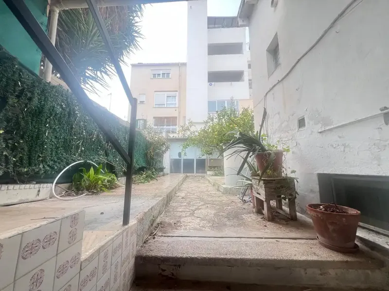 If you are looking for a spacious, independent house with its own parking in the city center, this property may be just what you need. — photo 10