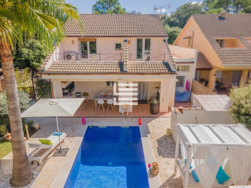 Elegant contemporary villa with a swimming pool for sale in Crestatx, Mallorca — photo 1