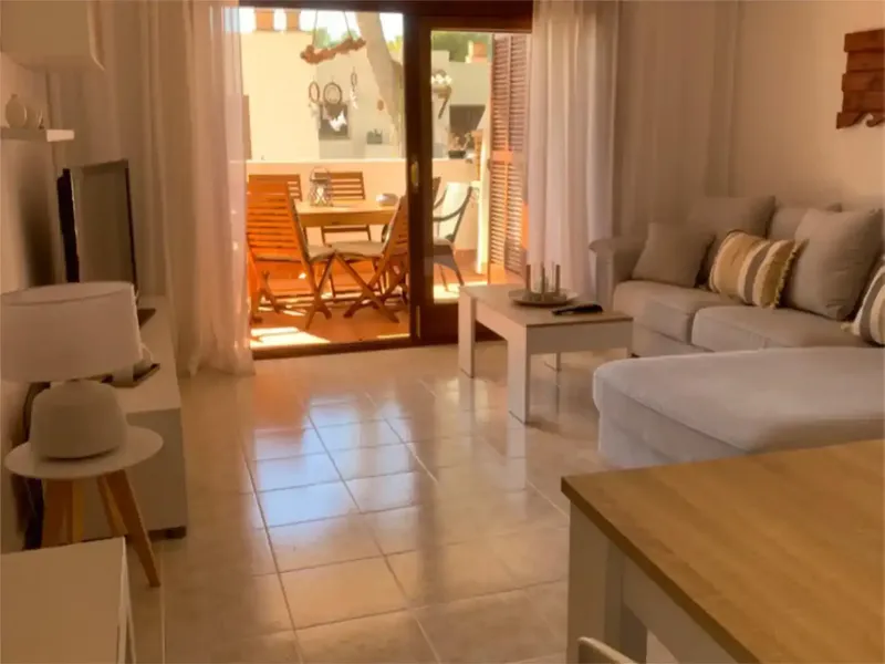 Este apartamento para alquiler se encuentra en una ubicación verdaderamente excepcional, ideal para aquellos que buscan un espacio de relaja — photo 3