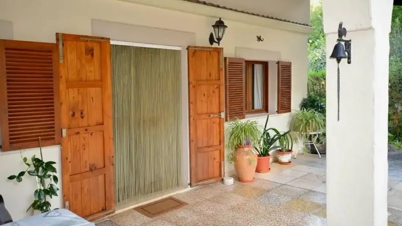 Discover this wonderful single-story property, built in 1980 and located on a generous plot of 1,920 m2 in the quiet area — photo 3