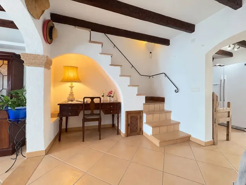 Distributed over 3 floors with great charm, this renovated 144 m2 house in Pollensa has a patio and terraces of approx. 44 m2, 3 ha — photo 6