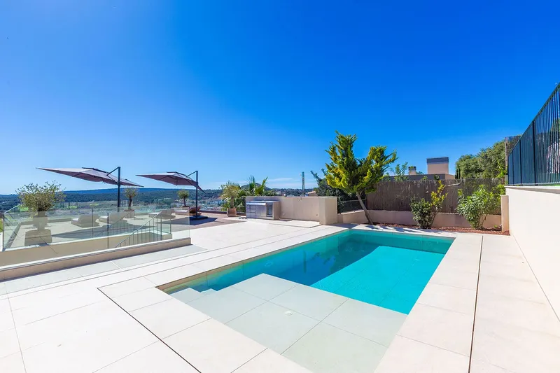 High-quality villa in a quiet location above the bay — photo 2