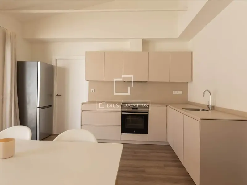 Located in one of the most dynamic and central areas of Palma, on Calle Aragó, this fully renovated residential building offers a — photo 4