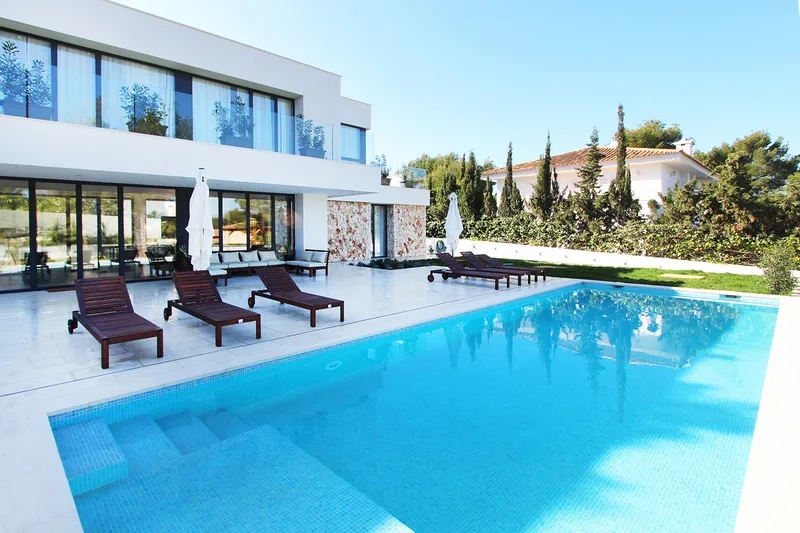 Modern 6-bedroom villa with swimming pool for rent — photo 1