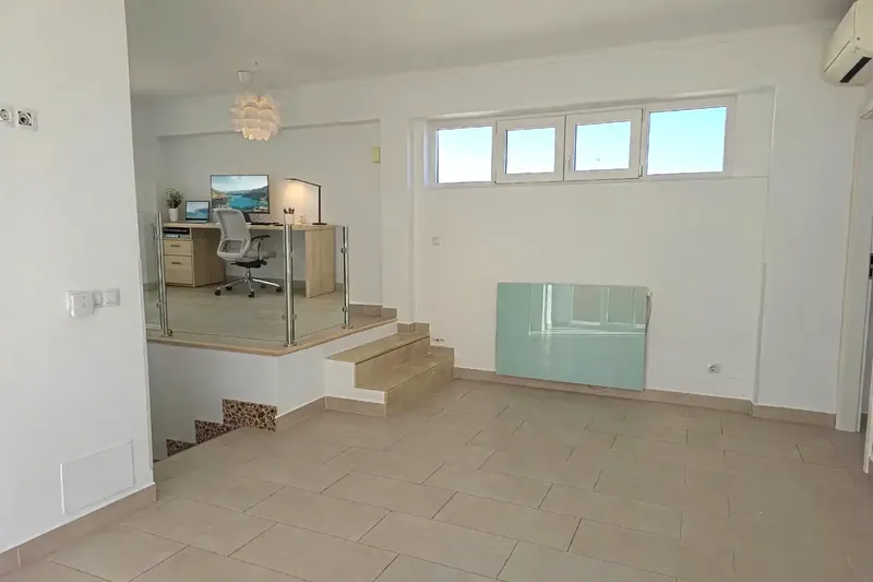 Right in the heart of Cala Millor - on the absolute first line of the sea - a property awaits you that has no rival in this form. — photo 6
