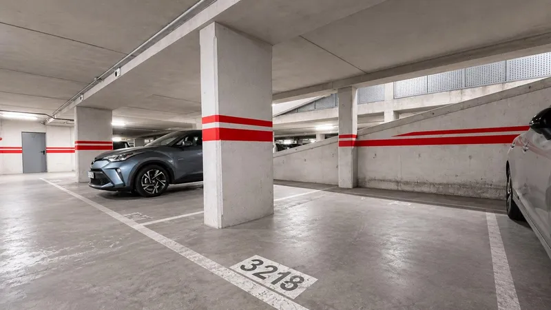 Spacious parking space next to Plaza Sant Antoni, Palma — photo 1