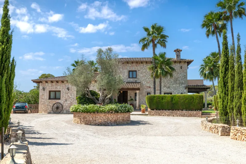 Finca with holiday rental license, pool & wellness area & garage — photo 1