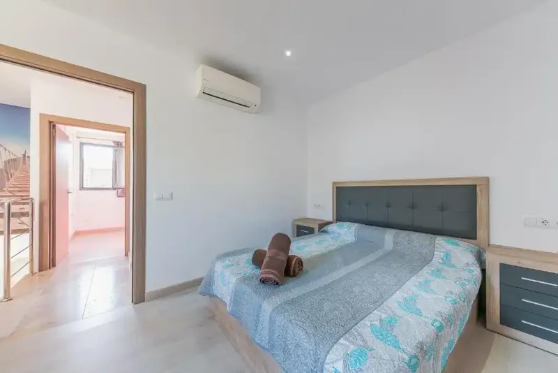 Discover this impressive minimalist-style chalet for sale in Playas de Muro, just 350 meters from the sea. — photo 3