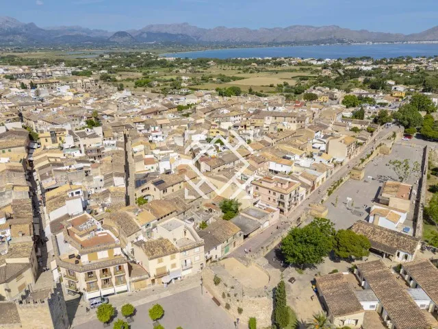 House with great potential for renovation for sale in Alcudia, Mallorca. — photo 1