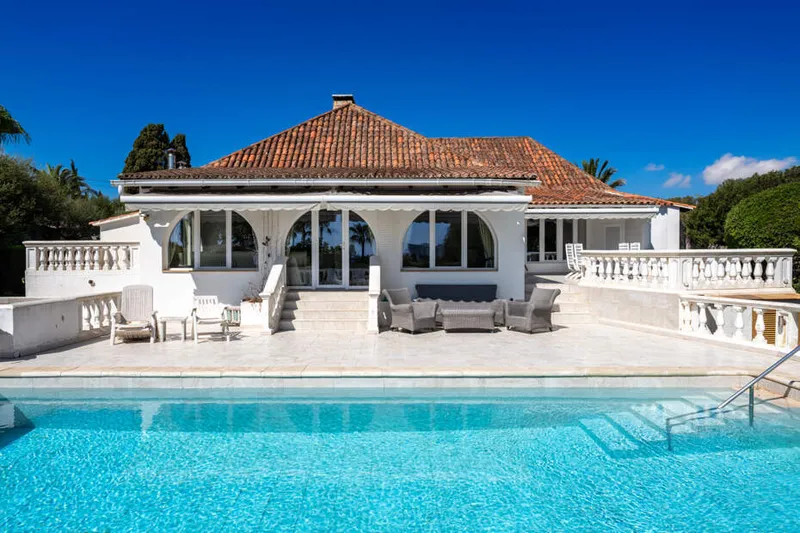 250m² Villa mit 5 Zimmern, Pool und Meerblick zu kaufen — photo 2