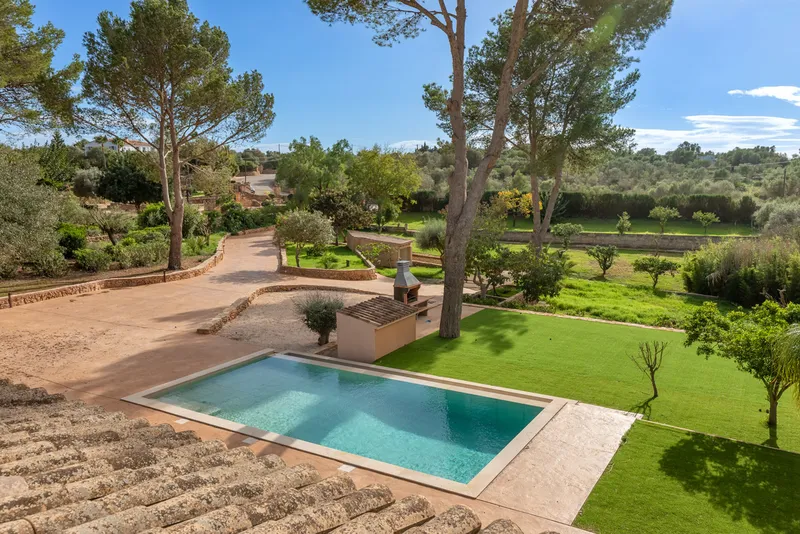 Villa in S'Aranjassa - old trees and well-kept plot — photo 1