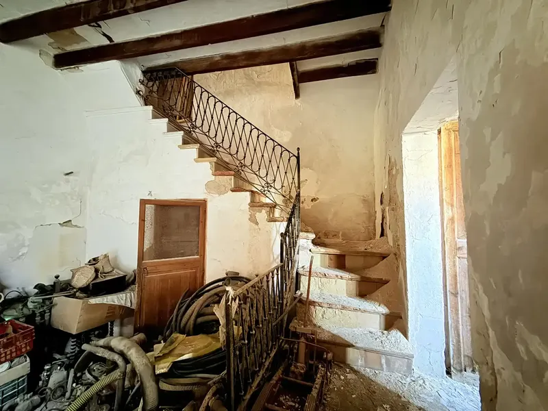 Discover the charm of this majestic manor house with endless possibilities! — photo 10